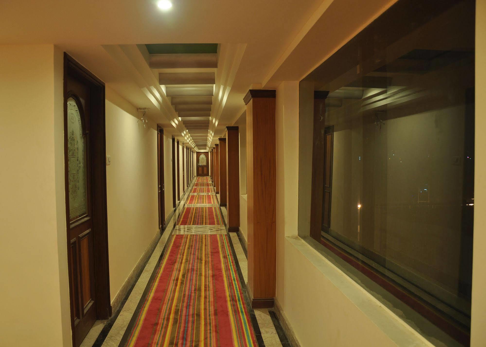 Hotel Babylon Inn Райпур Экстерьер фото